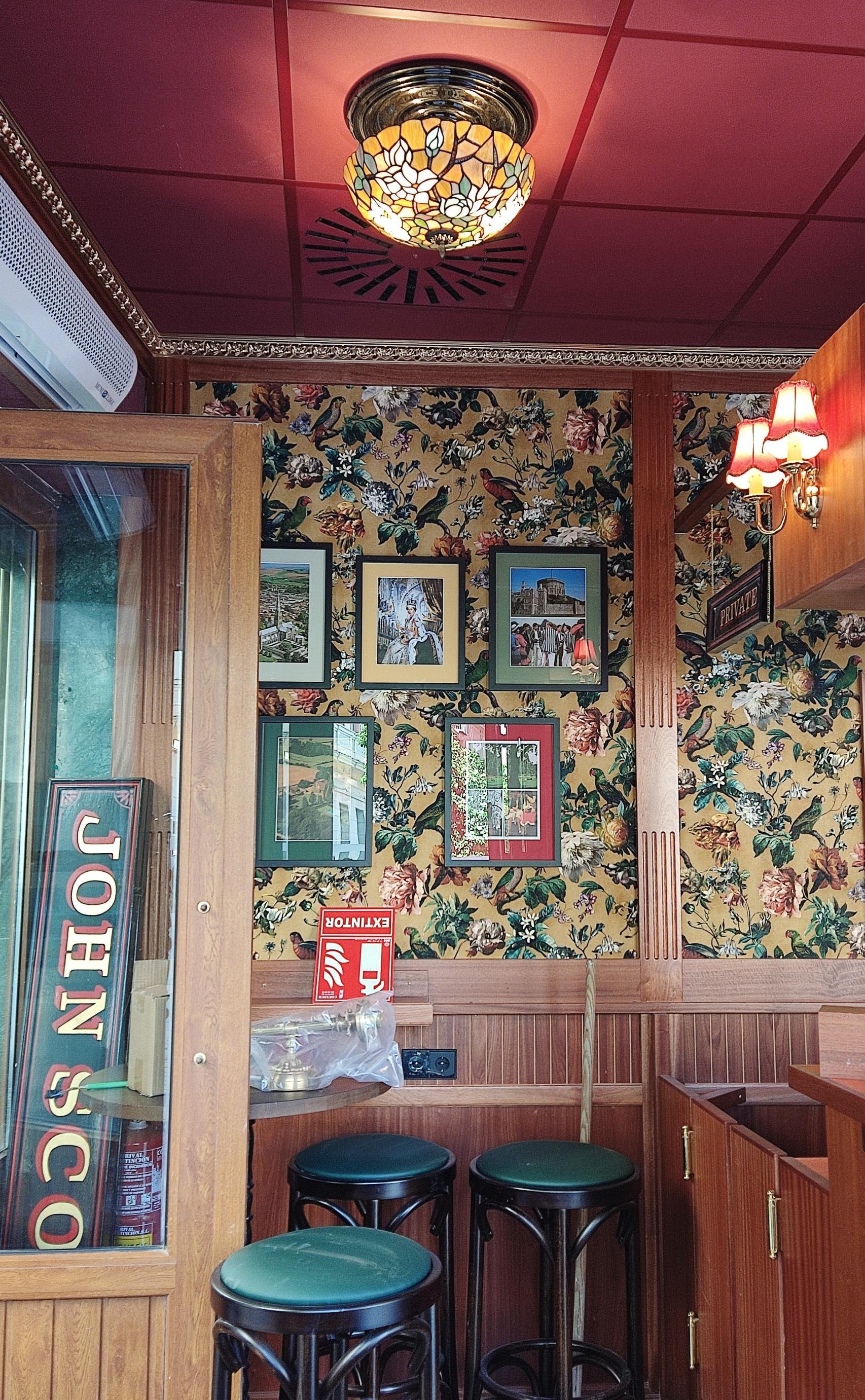 Interior del antiguo Café Central de Málaga.