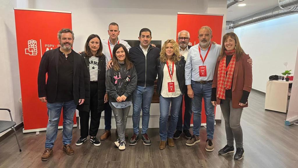 Toni Francés y su equipo tras la ajustada victoria de este domingo en Alcoy.