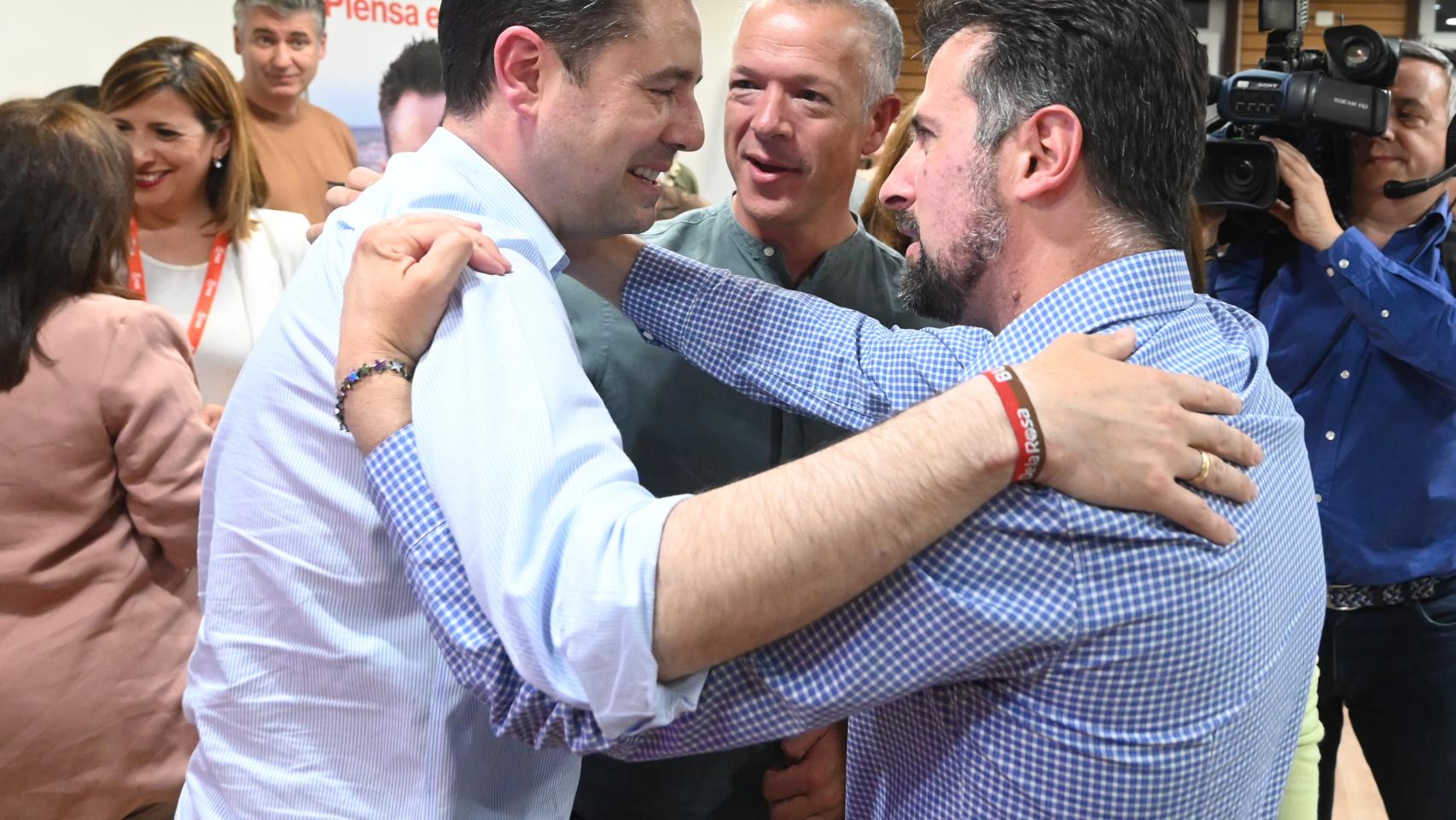 El secretario general del PSOECyL, Luis Tudanca, valoró los resultados en Burgos junto al candidato del PSOE, Daniel de la Rosa