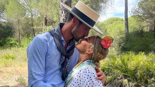 Alba Silva y Sergio Rico en el camino de El Rocío el año pasado.