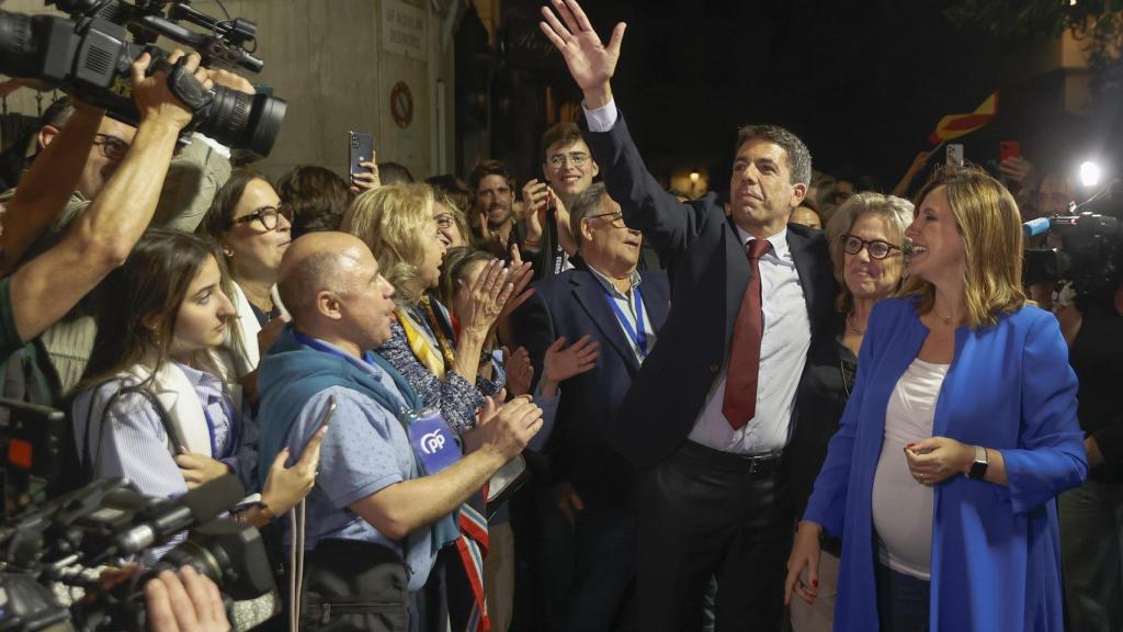 El presidente del PPCV, Carlos Mazón y la candidata a la alcaldía de Valencia, Maria José Catalá, a su llegada a la sede del partido.