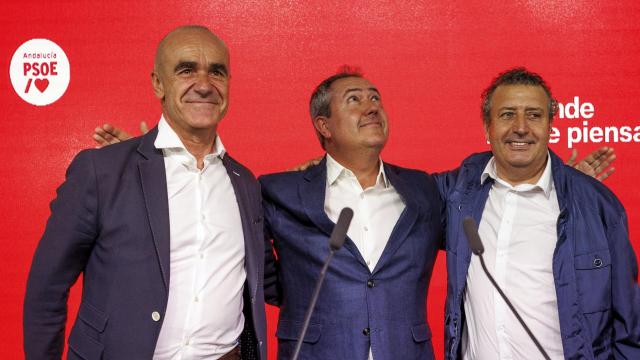 Antonio Muñoz, Juan Espadas y Javier Fernández, en una imagen de archivo el 28 de mayo.