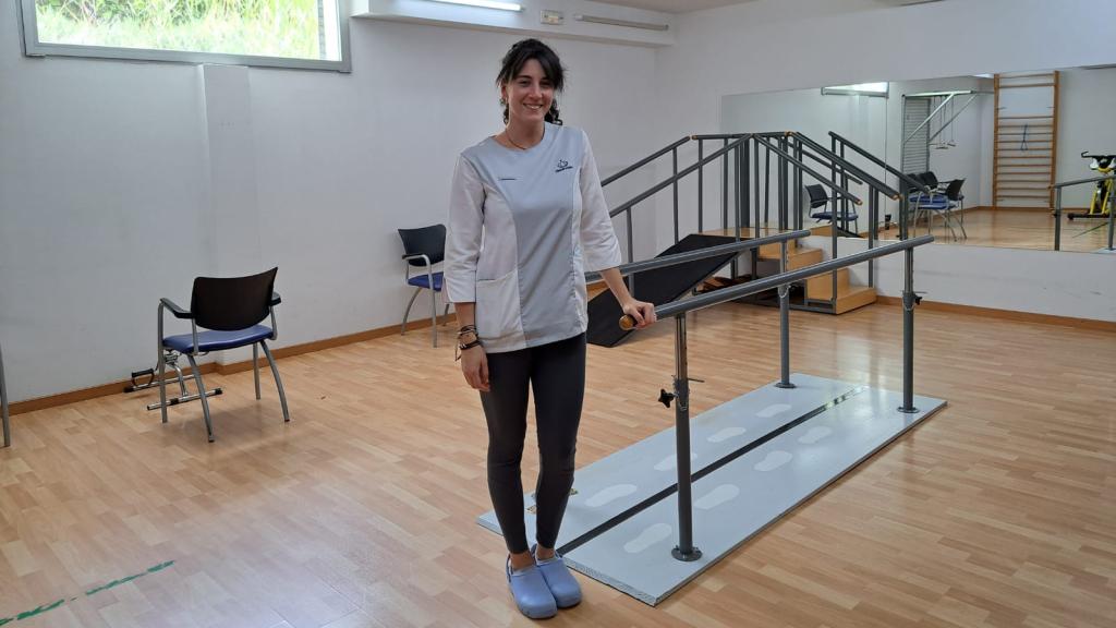 Henar San José, fisioterapeuta en CleceVitam Gerohotel, en el gimnasio de la residencia.