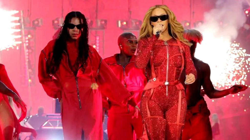 Beyoncé y Blue Ivy actuando juntas este pasado lunes, 29 de mayo, en Londres.