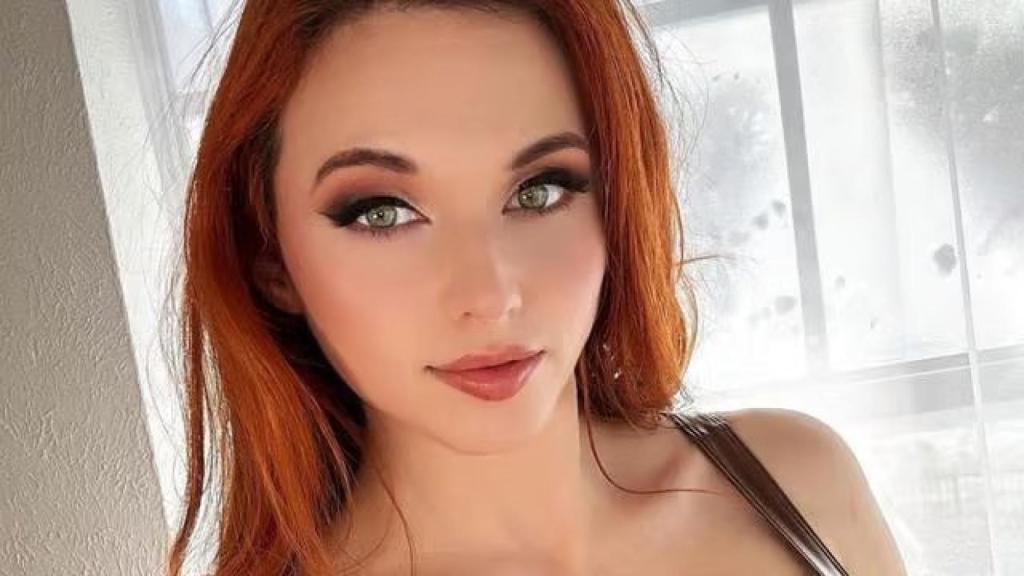 Amouranth.