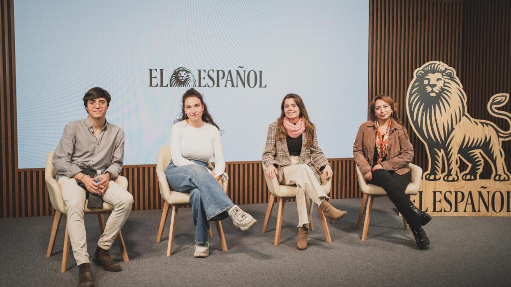 Los futuros estudiantes del máster, durante la presentación