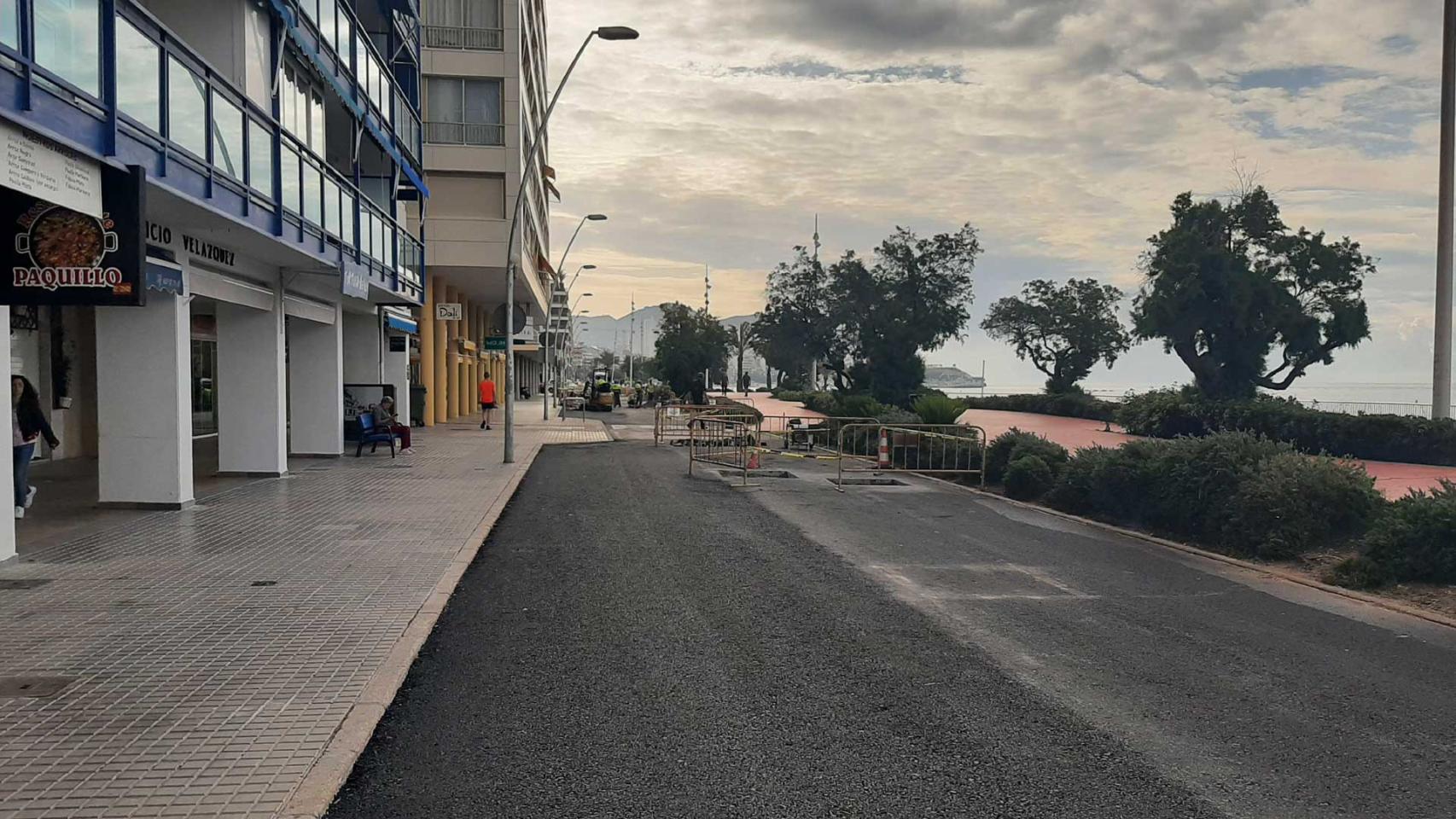 Talud provocado por las lluvias en el paseo de Poniente en Benidorm.