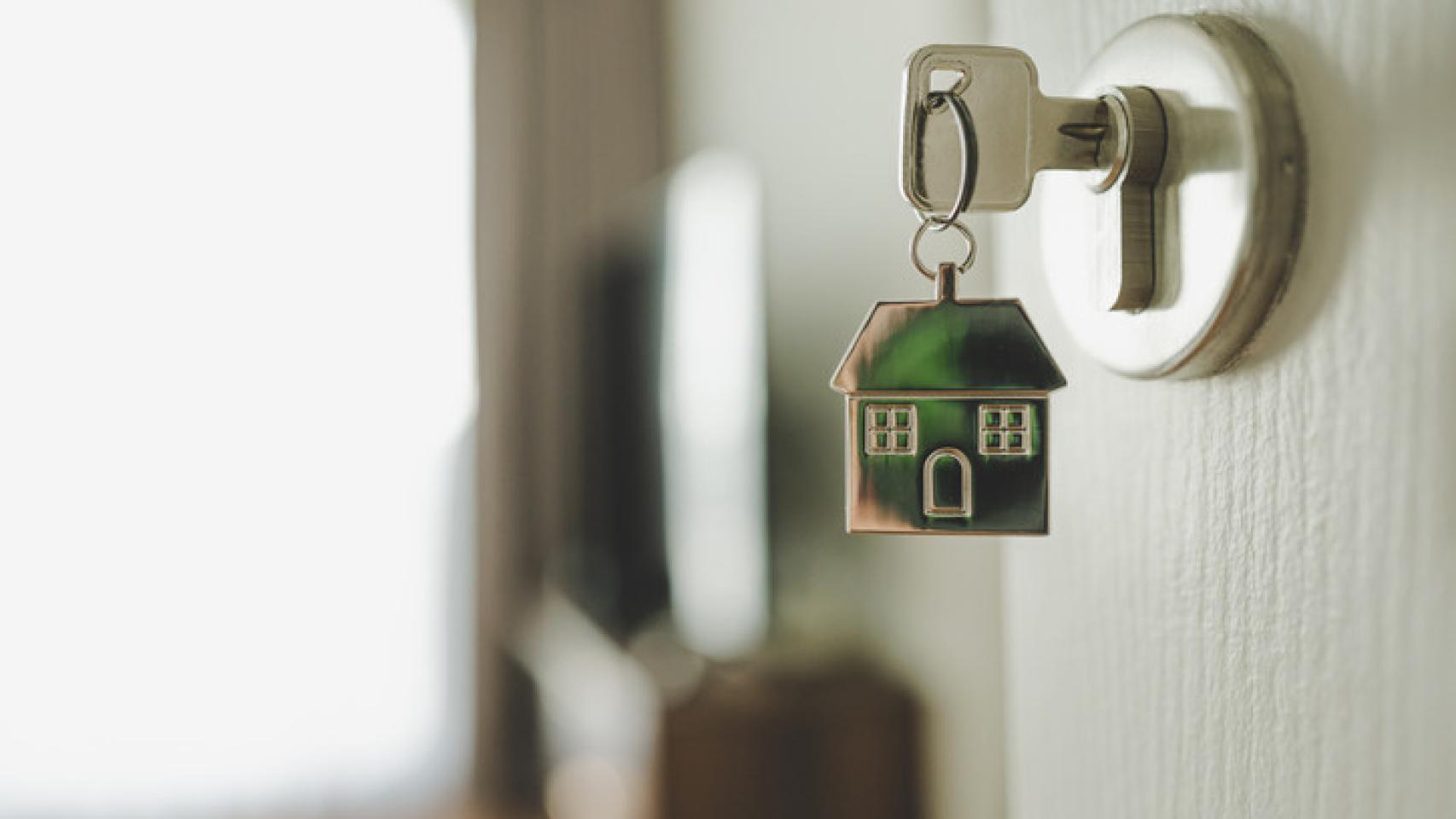 Una llave abre una vivienda.