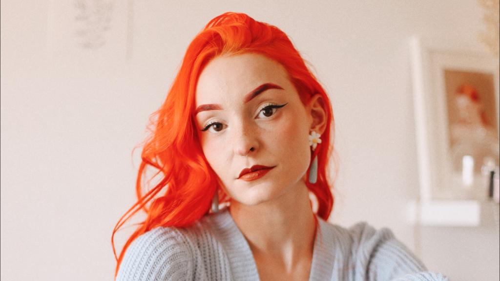 Eugenia Tenenbaum divulga contenidos con perspectiva de género en redes sociales.