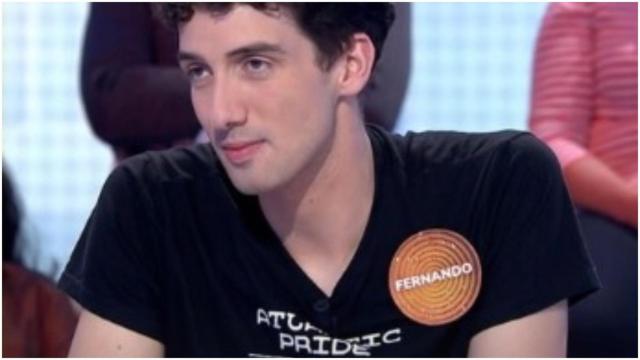 Fernando Castro con la camiseta del Atlantic Pride en Pasapalabra.