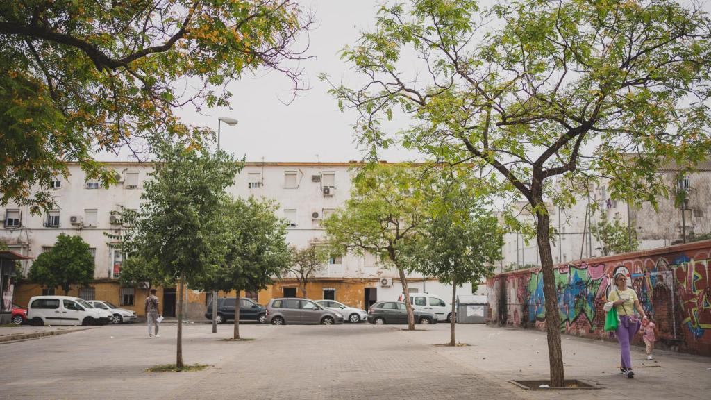 Una plaza del barrio de Los Pajaritos, en el distrito Cerro-Amate.