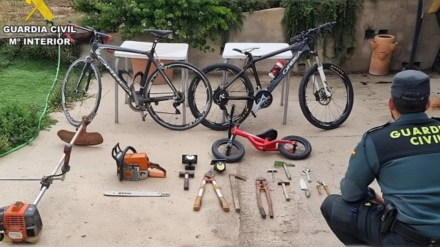 Detienen en Moraira a un hombre acusado de ocupar una vivienda y seis robos.