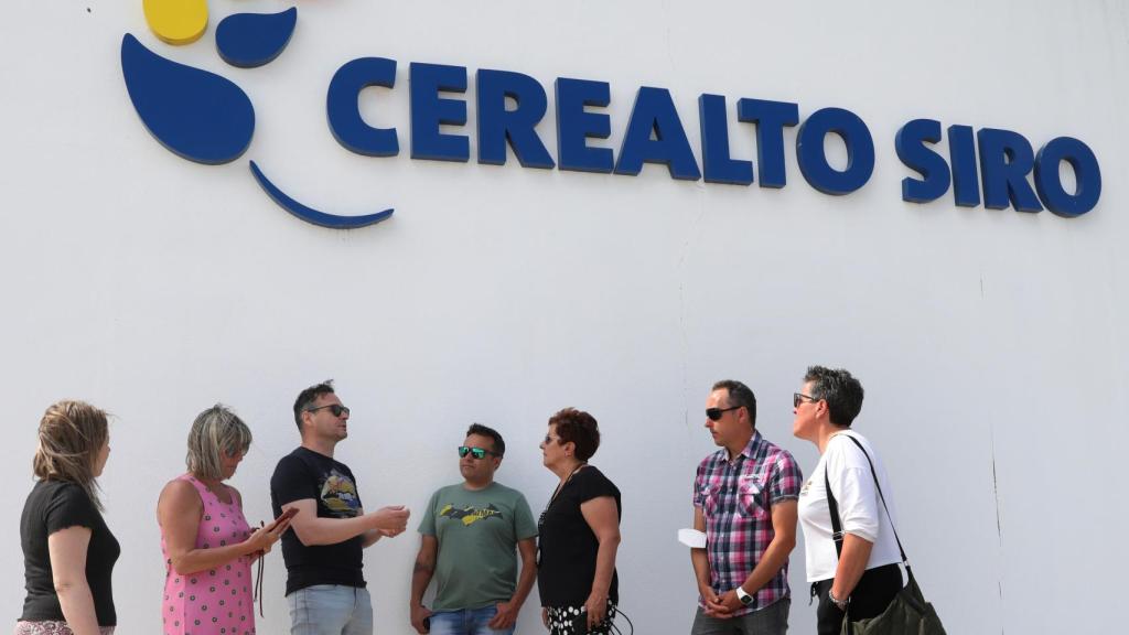 Trabajadores de Siro a las puertas de la planta de Venta de Baños.