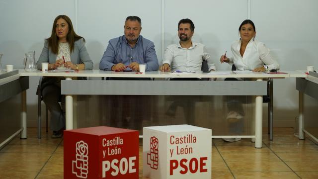 El dirigente socialista, Luis Tudanca, durante la rueda de prensa de este miércoles.