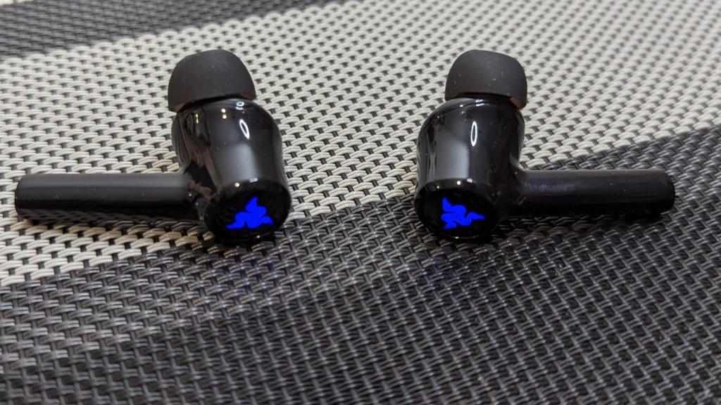 Los Razer Hammerhead tienen iluminación RGB personalizable