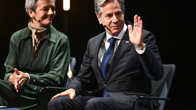 La vicepresidenta de la Comisión, Margrethe Vestager, y el secretario de Estado norteamericano, Anthony Blinken, durante la reunión de este miércoles en Suecia