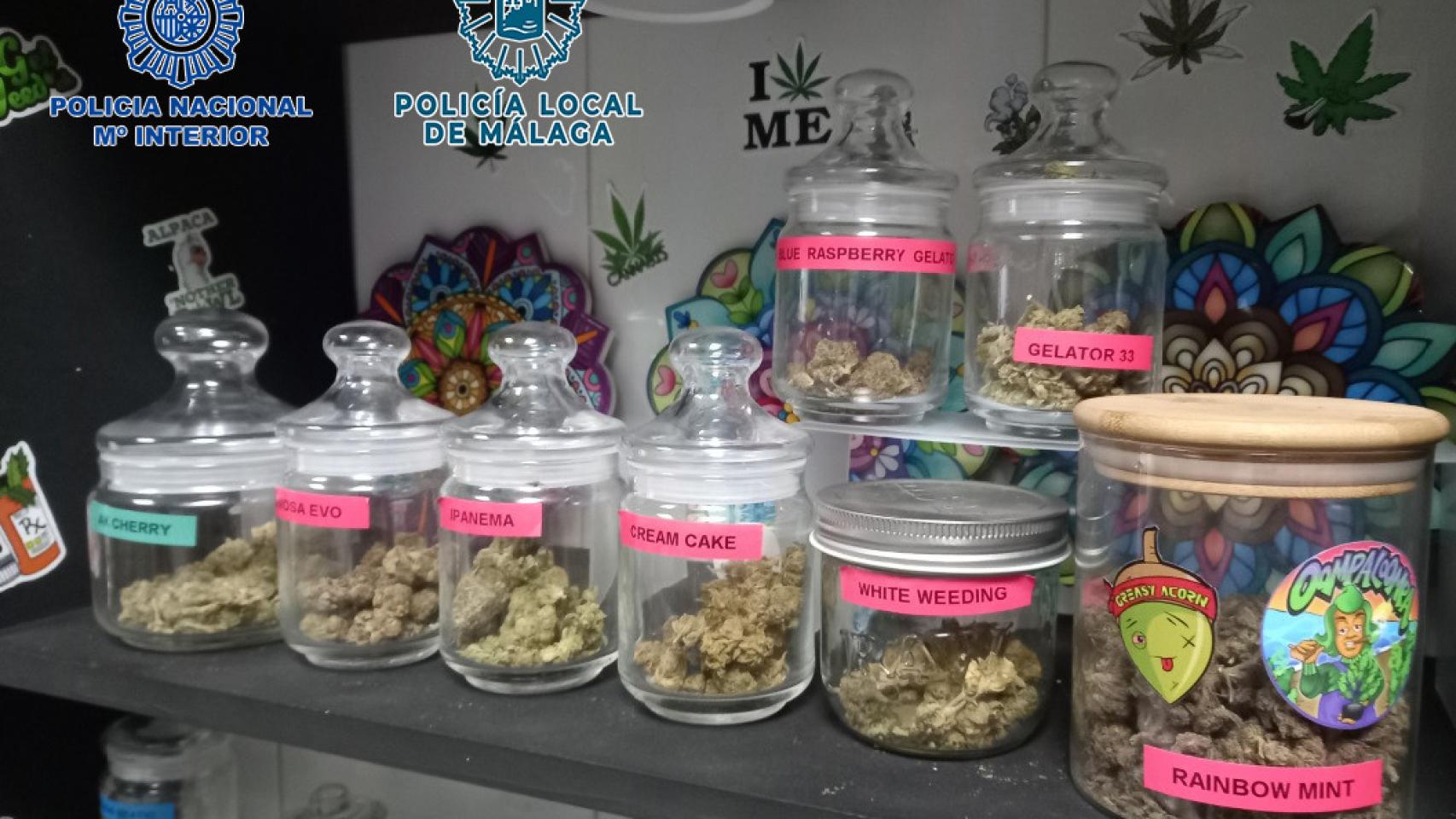 Algunos de los efectos que se encontraban en el club.