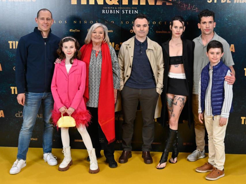 Teresa Rabal, junto al elenco de 'Tin&Tina'.