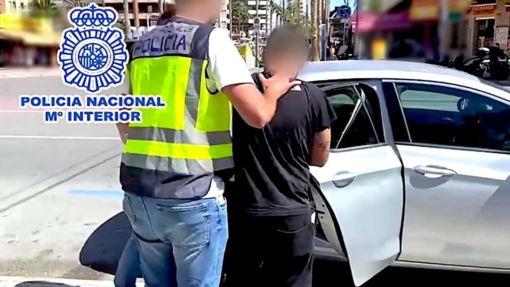 Uno de los dos detenidos en Benidorm acusados de estafar para obtener los datos bancarios.