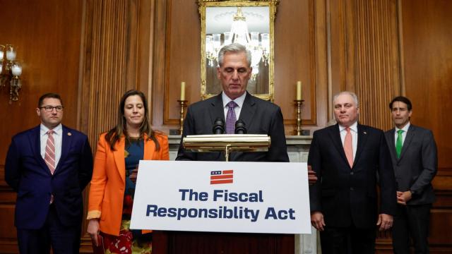 El presidente de la Cámara de Representantes de los Estados Unidos, Kevin McCarthy (R-CA), ofrece una conferencia de prensa en Washington.