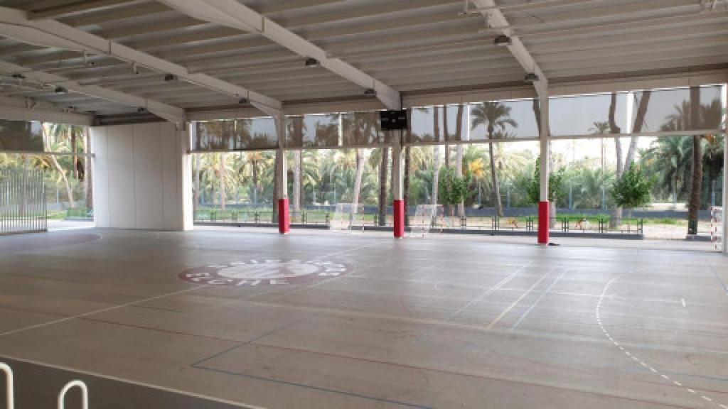 La pista deportiva del Salesianos de Elche.
