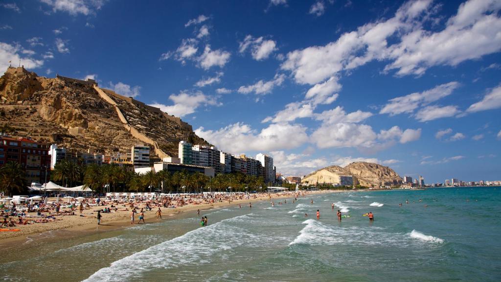 Playa de El Postiguet (Alicante).