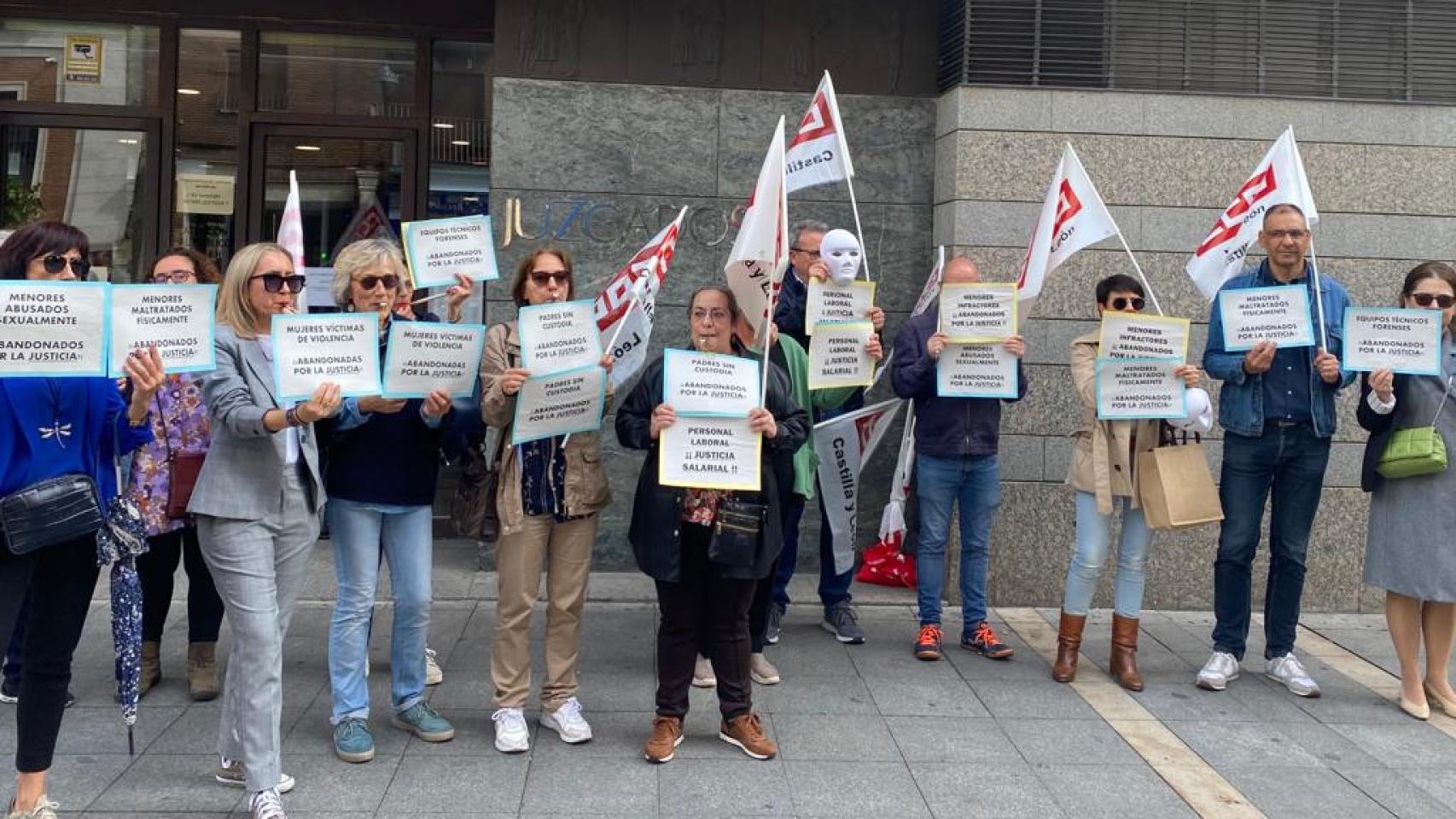 El personal laboral de Justicia en una concentración en Valladolid