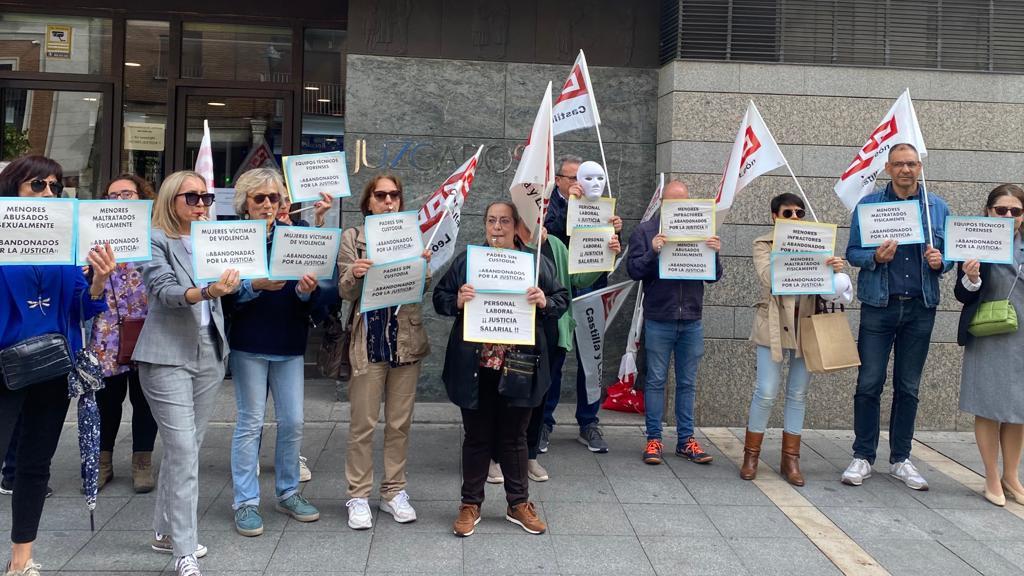 El personal laboral de Justicia en una concentración en Valladolid