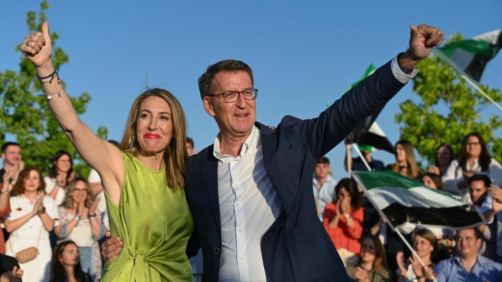 La presidenta del PP extremeño, María Guardiola, junto a Feijóo durante la campaña.