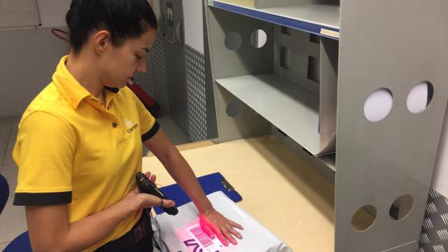 Una trabajadora de Correos.