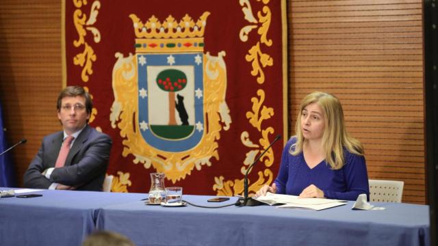 Inmaculada Sanz, hasta ahora portavoz municipal, junto al alcalde de Madrid, José Luis Martínez-Almeida.