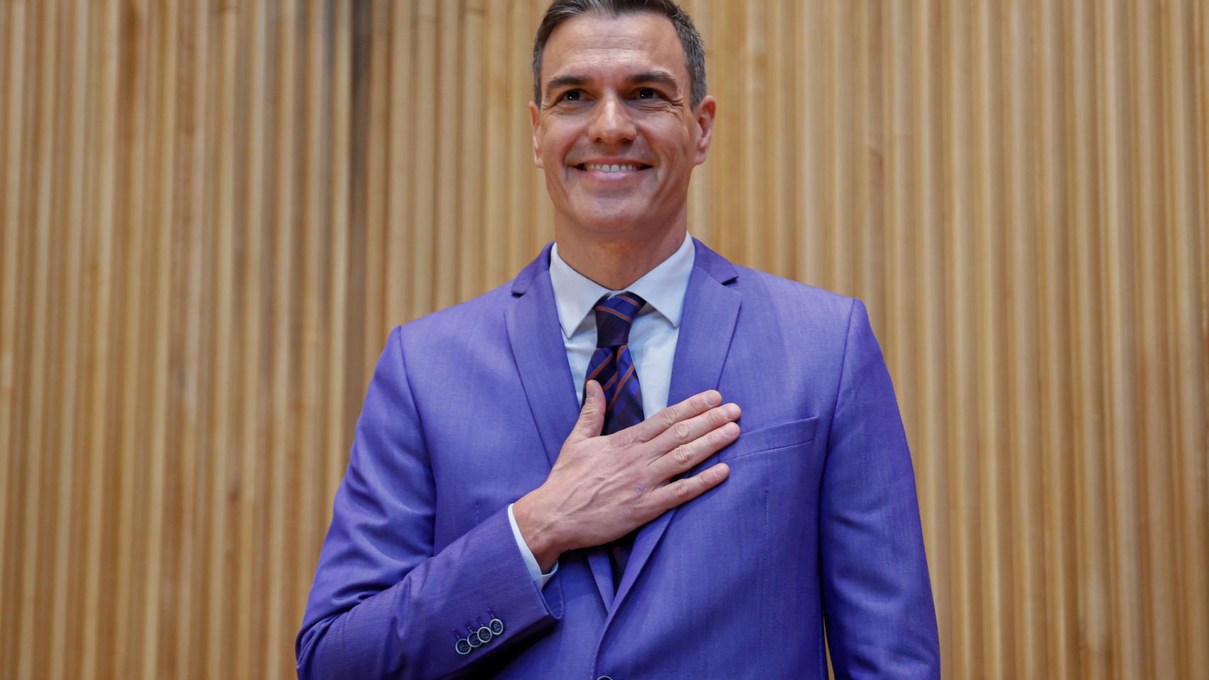Pedro Sánchez reacciona a los aplausos.