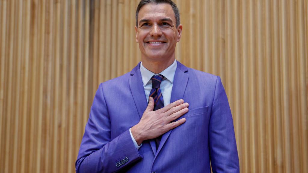 Pedro Sánchez reacciona a los aplausos.