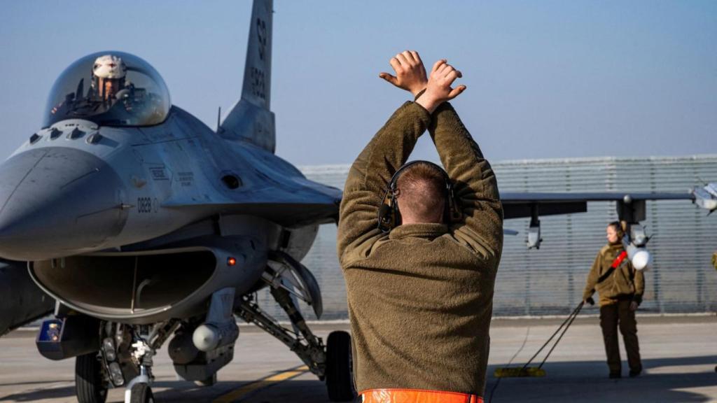 Un caza F-16 americano.