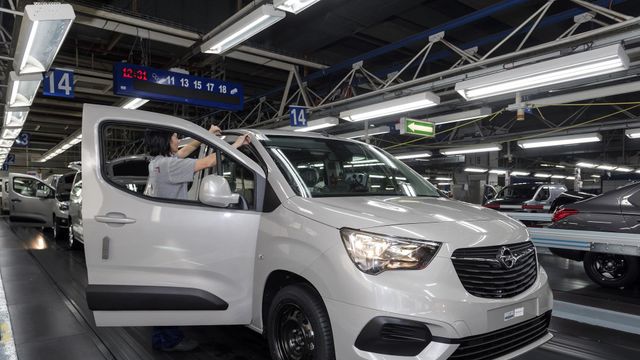 Imagen de la línea en la que se fabrica el Opel Combo.