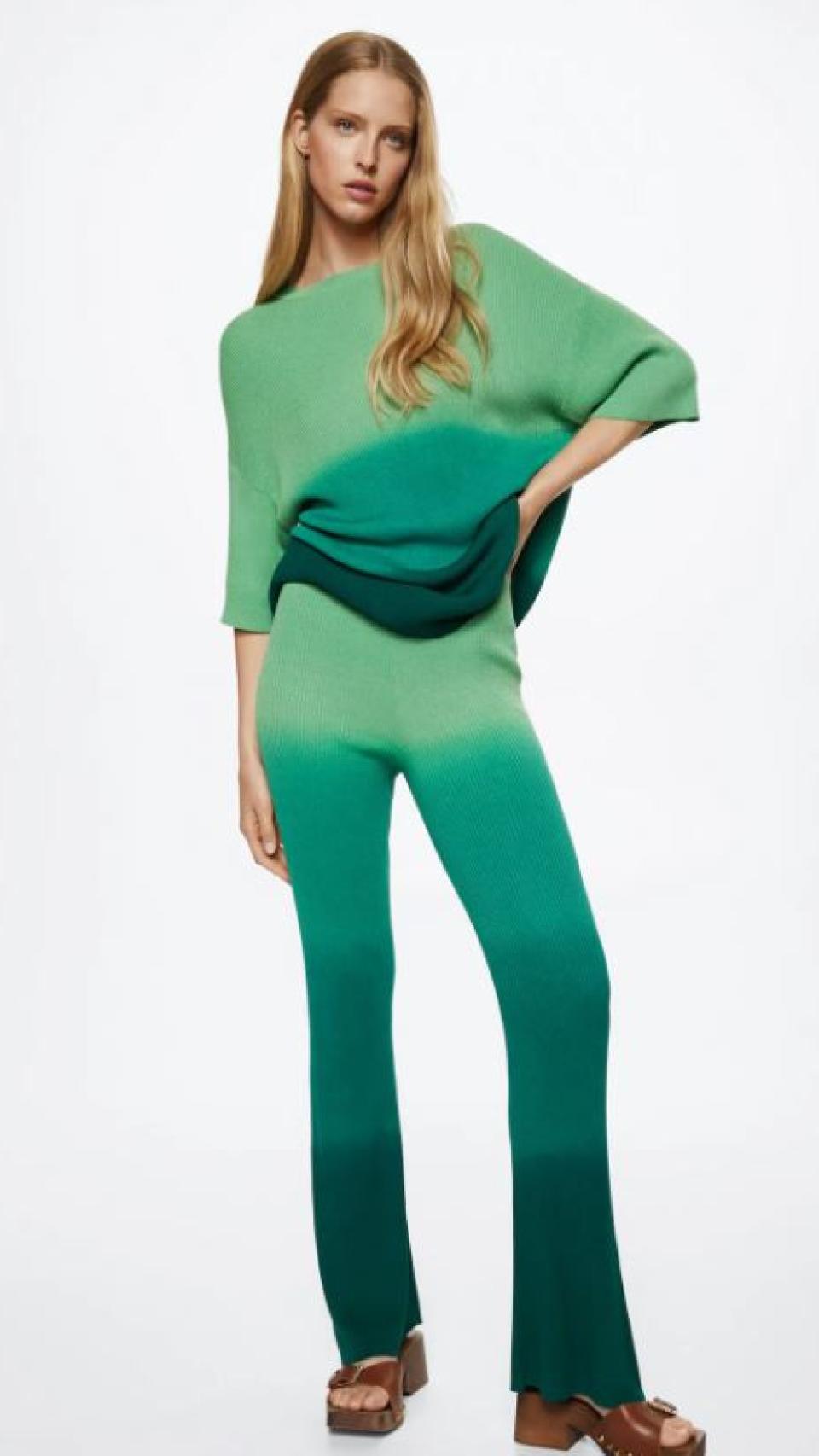 Total look en verde dragadado.