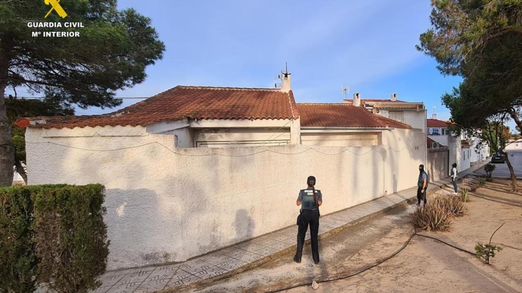 Los detenidos se ocultaban en esta casa propiedad de un banco.