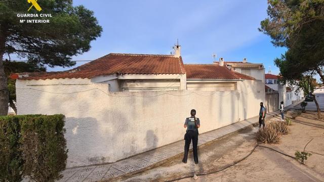 Los detenidos se ocultaban en esta casa propiedad de un banco.