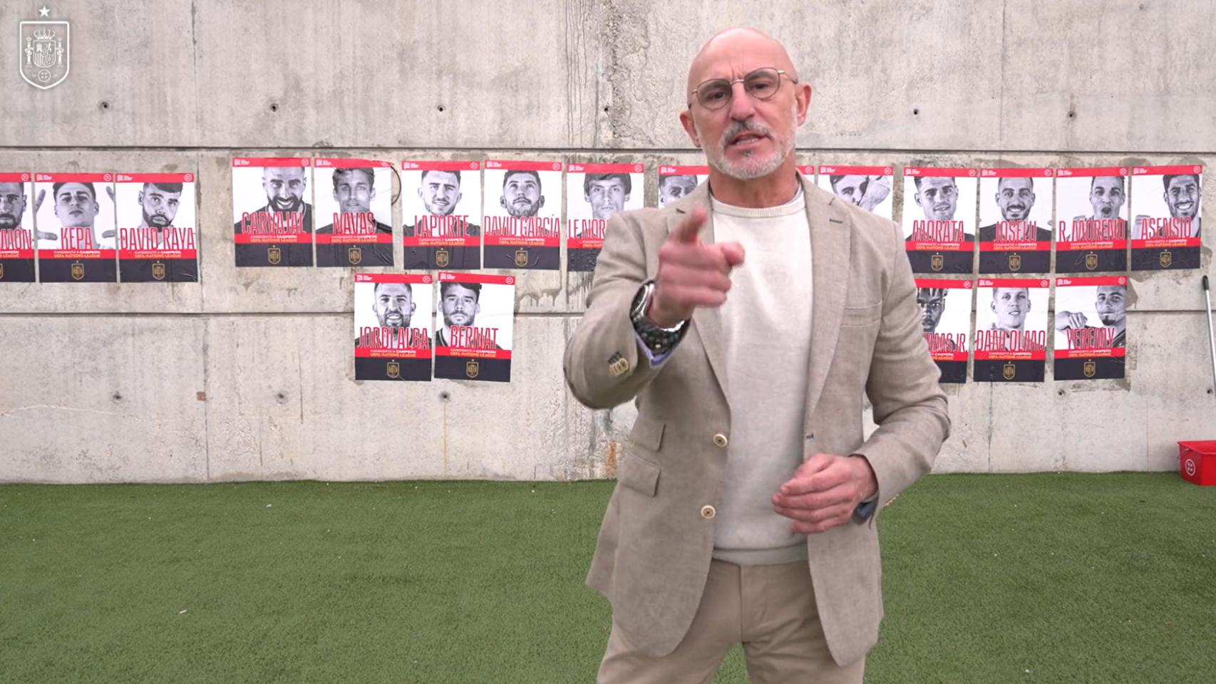 Luis de la Fuente dando la lista.