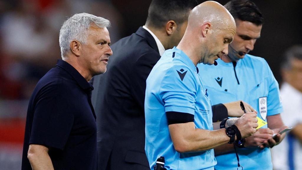 Mourinho increpa a Taylor