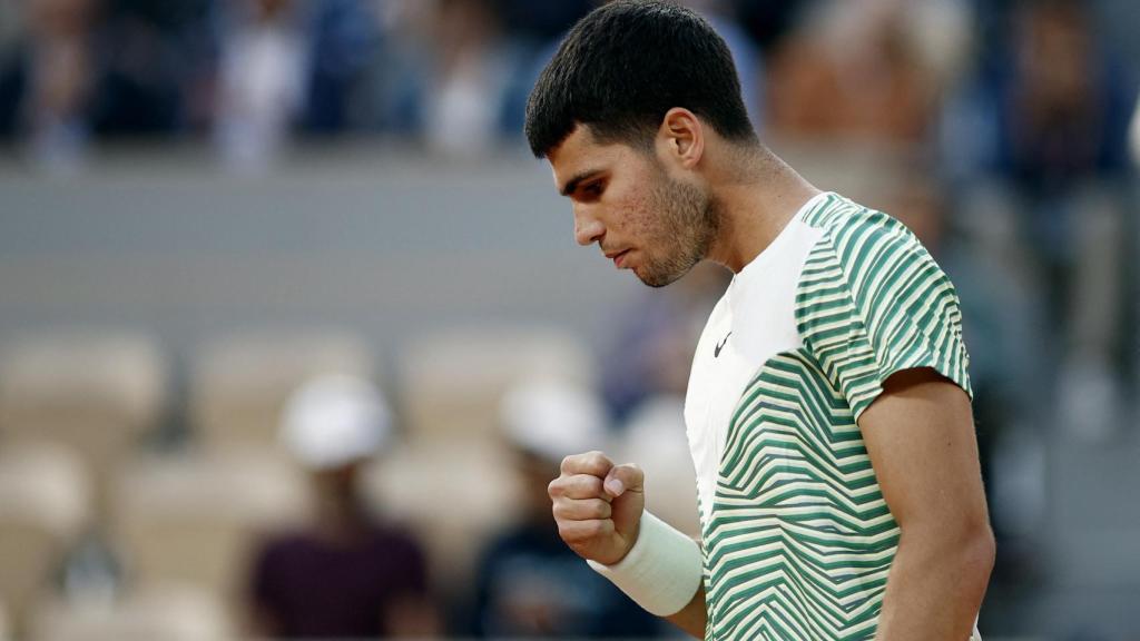 Alcaraz celebra un punto en el partido ante Shapovalov.