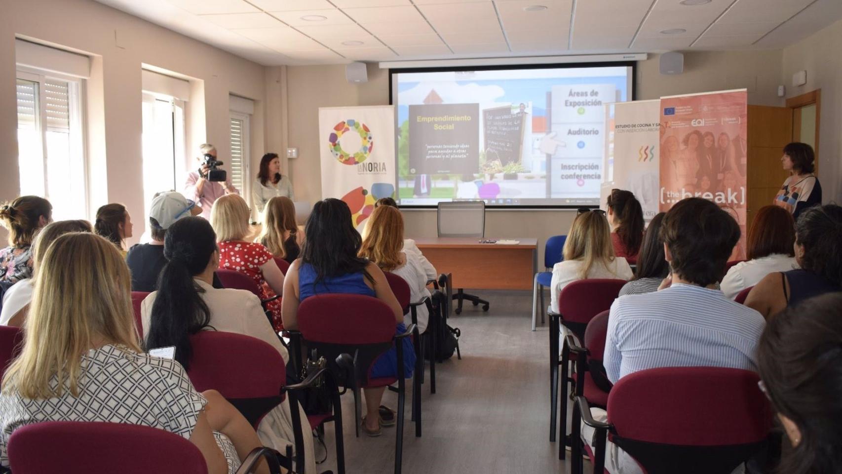 Una de las actividades en las que  las emprendedoras han podido conocer y aportar ideas para el desarrollo de un turismo más sostenible que vincule el mundo urbano y rural.