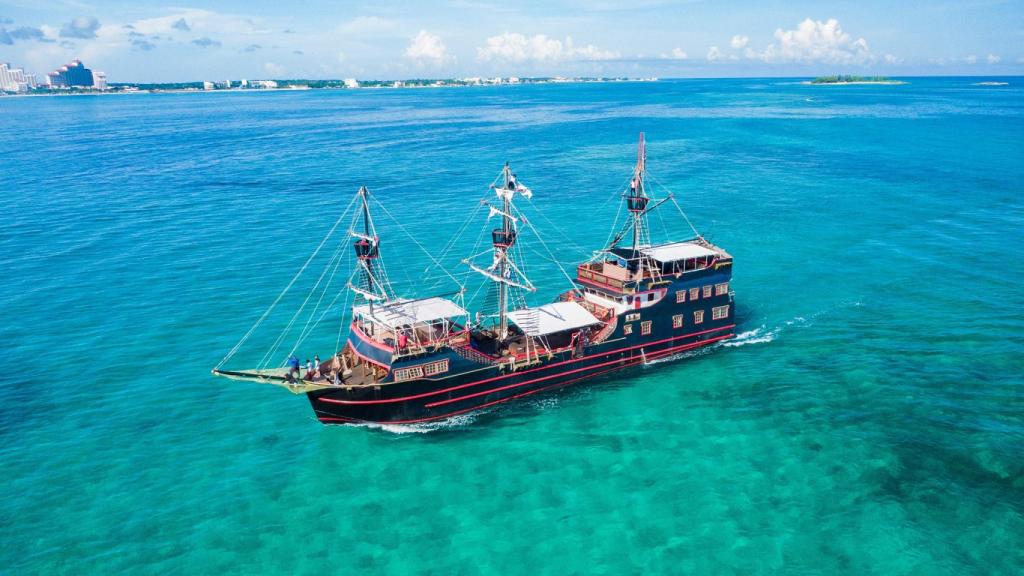 El barco desde el que se lanzó Cameron Robbins