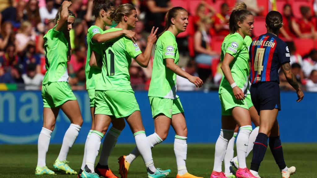Las jugadoras del Wolfsburgo celebran uno de sus goles.