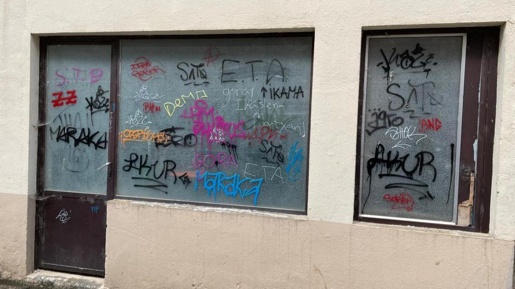 Pintadas en un local abandonado del pueblo.
