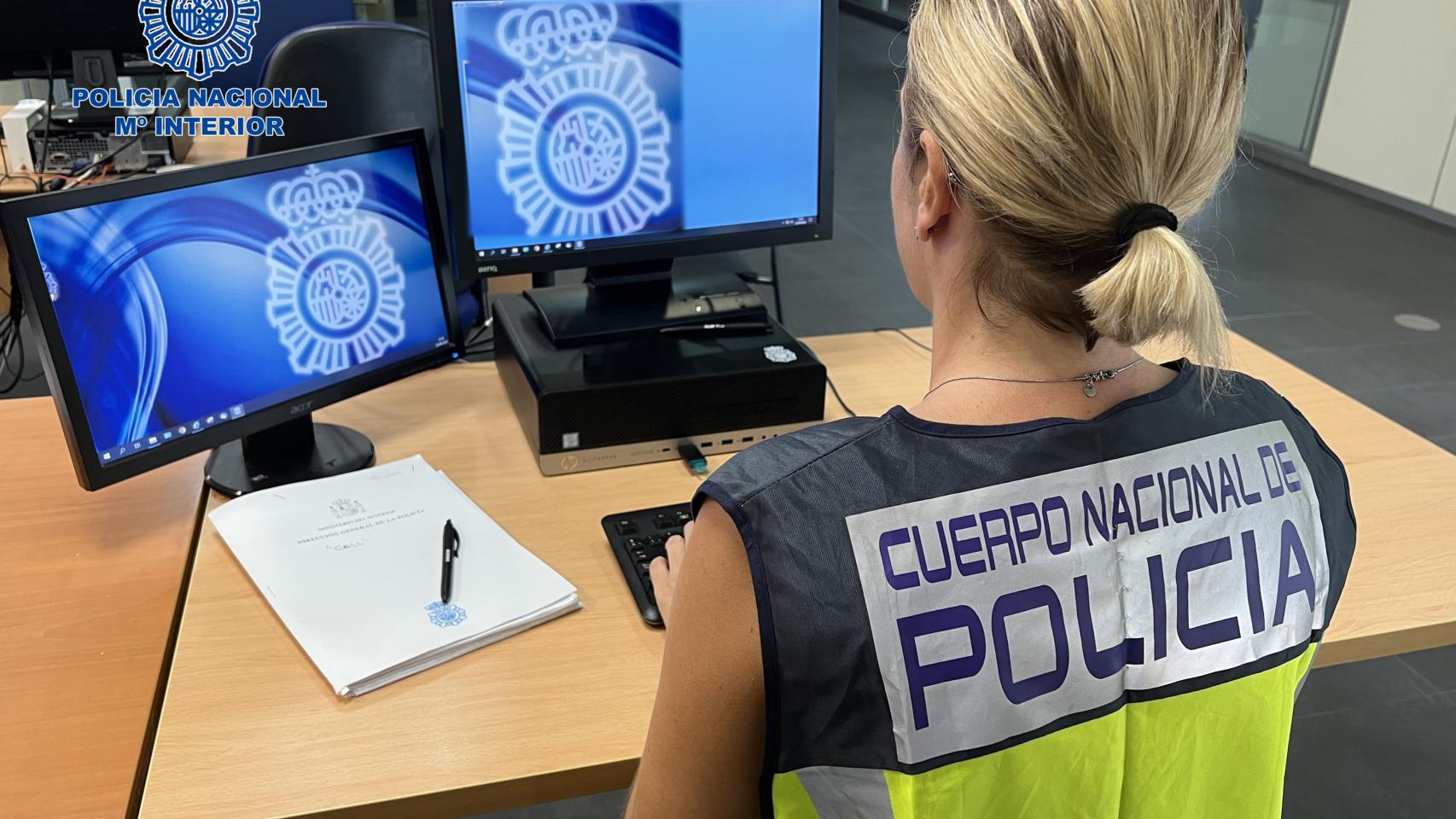 La Policía Nacional de Alicante, en la imagen, ha detenido a la sospechosa, una de las más buscadas de España.