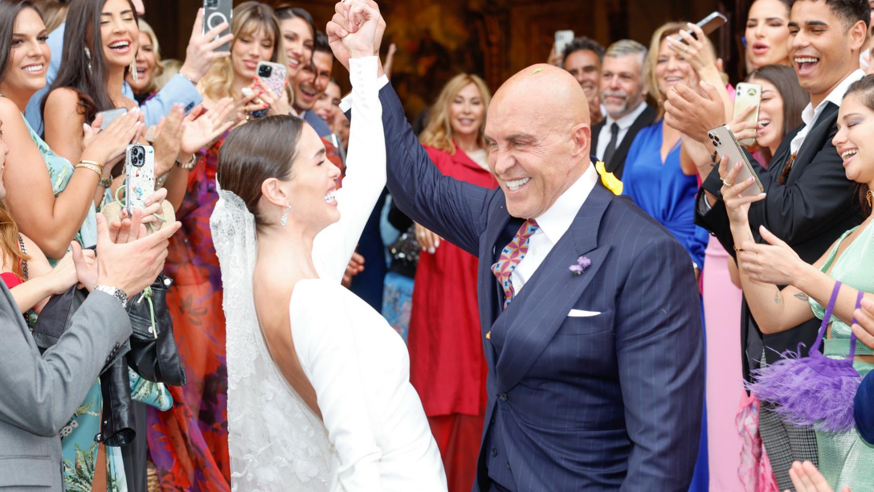 La pareja, tras darse el sí, quiero.