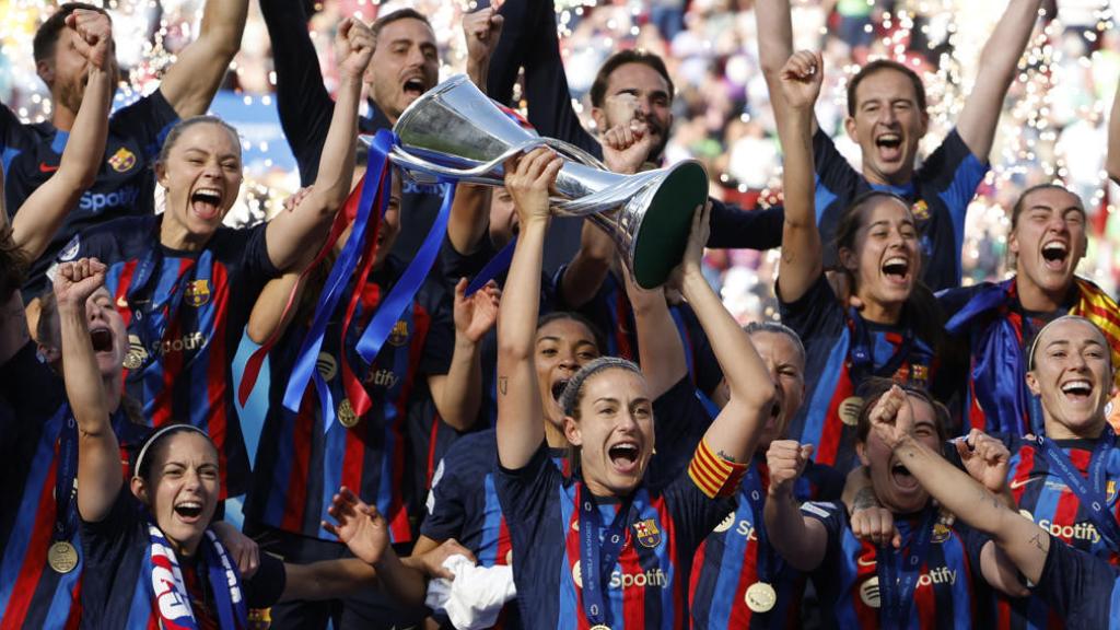 El Barça levanta el título de Champions.