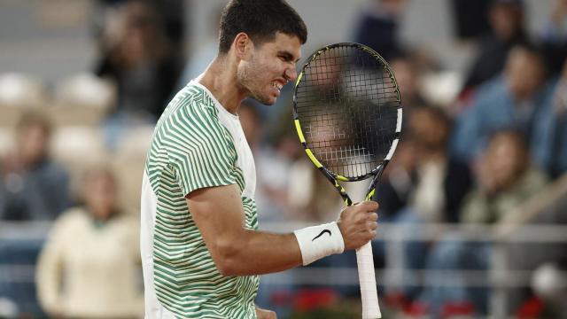 Alcaraz celebra su victoria ante Shapovalov.