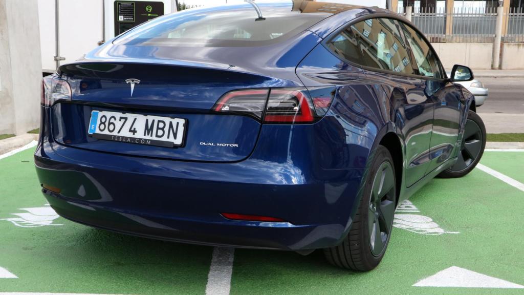 Tesla Model 3.